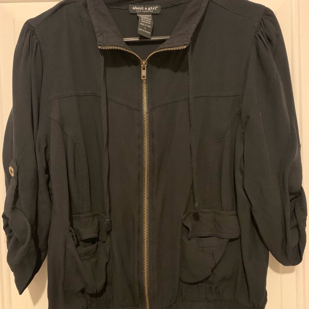Black zip up 3 quartered sleeve